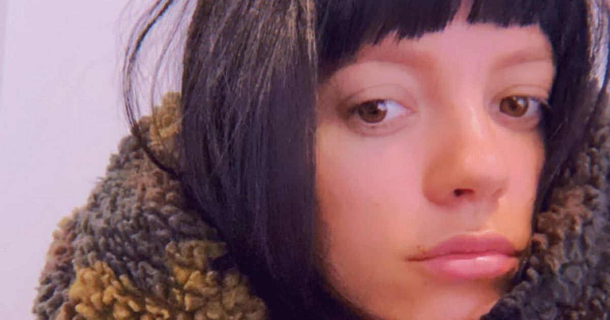 Lily Allen begins quarantine after jetting home following Las Vegas wedding