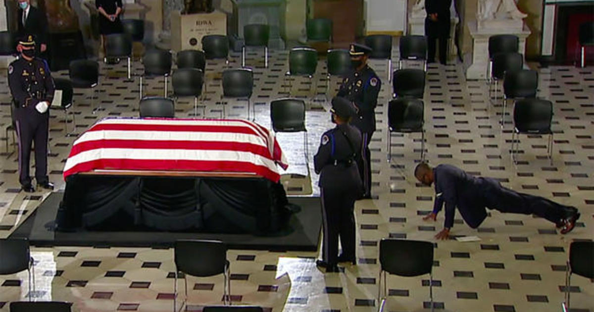 Justice Ruth Bader Ginsburg’s personal trainer pays tribute to her with push-ups