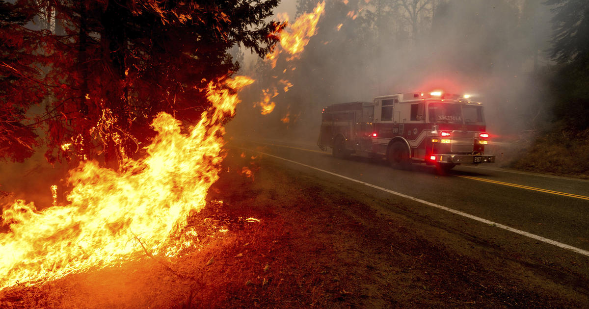 Blackouts, unsuccessful helicopter rescue amid California wildfires