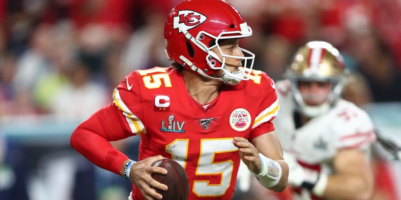 Chiefs kick off season as slight Super Bowl favorites