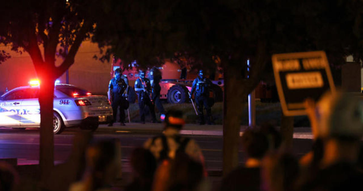 Demonstrators take to the streets for the second night to protest Breonna Taylor grand jury decision