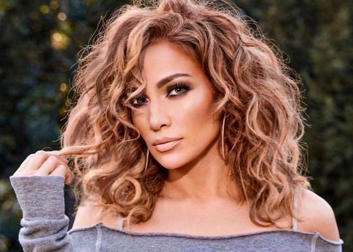 Jennifer Lopez Shows Off Her Mind Blowing Beach Body In Skimpy Two Piece Bathing Suit