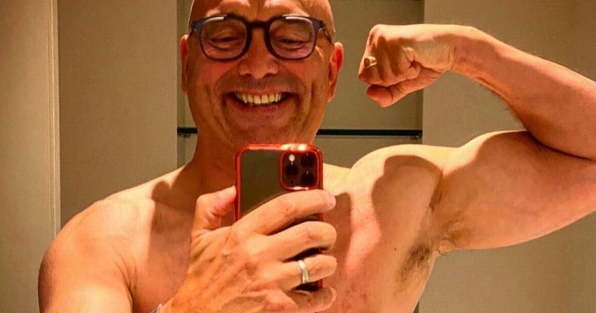 Gregg Wallace shows off ripped body as he flexes biceps in mirror selfie