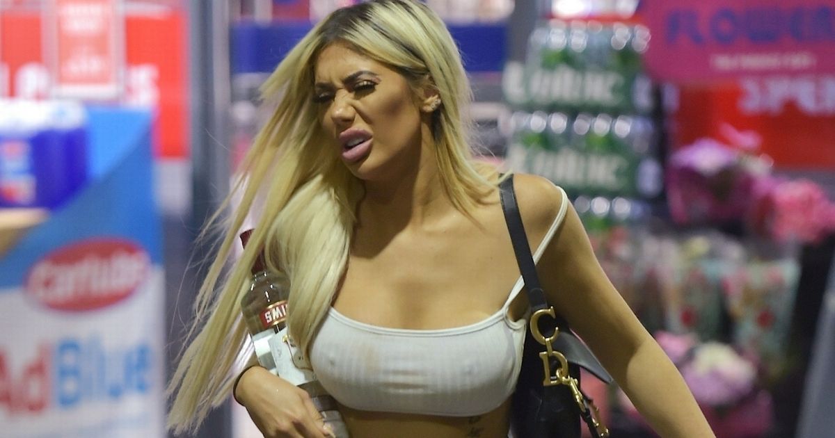 Chloe Ferry hits the town for final wild night out before pubs shut at 10pm