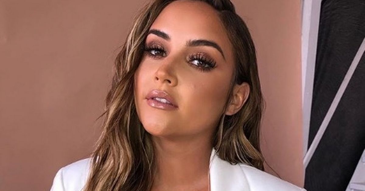 Jacqueline Jossa flashes stomach in crop top as she vows to use less filters