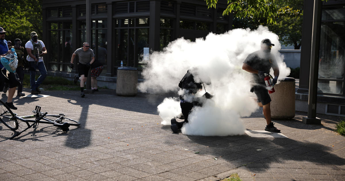 Clashes at one of two pro-Trump rallies in Oregon