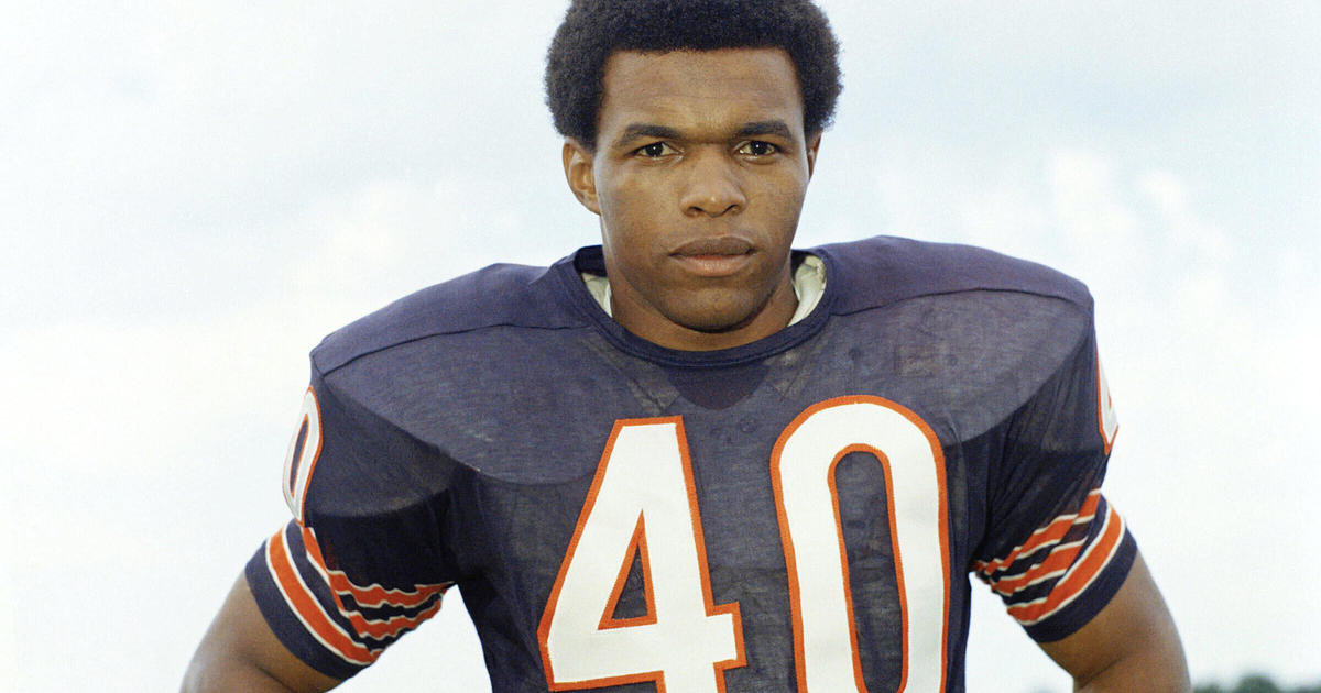 NFL legend Gale Sayers dies at 77