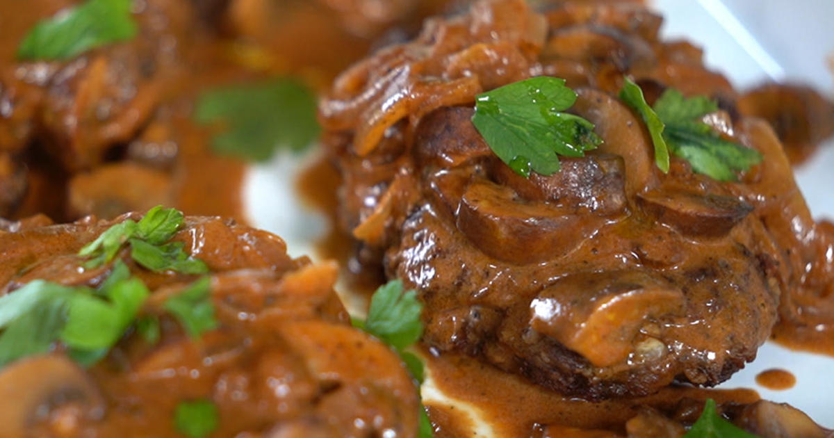 Recipe: Bobby Flay’s Salisbury Steak