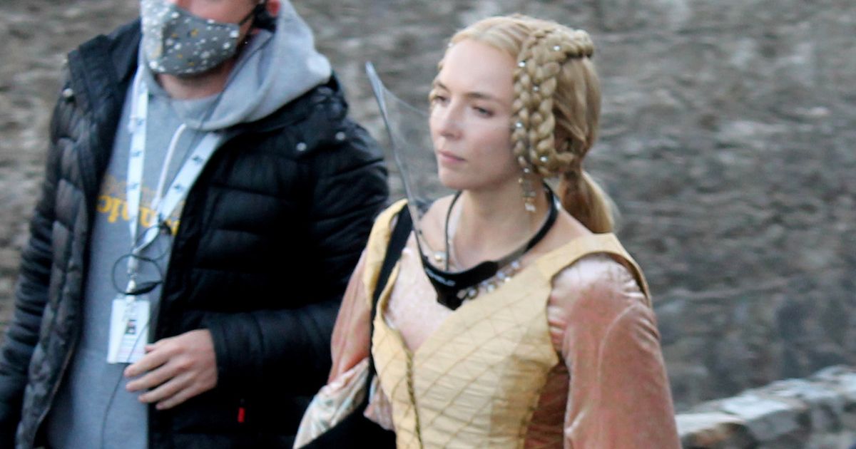 Jodie Comer and Matt Damon seen as they resume filming for The Last Duel