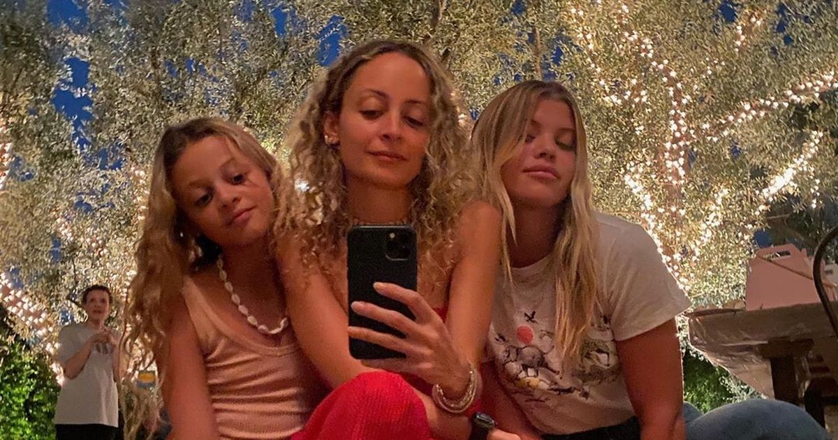 Nicole Richie’s daughter looks exactly like her as they pose with Sofia