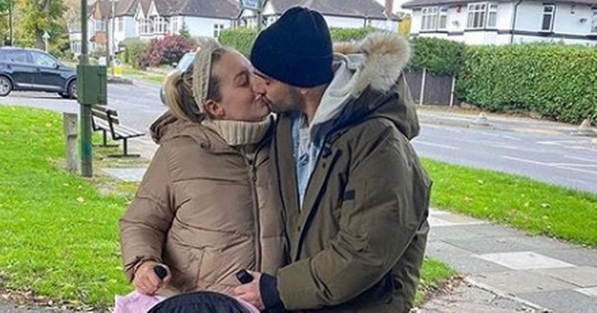 Tom Parker kisses pregnant wife on family day out after brain cancer diagnosis