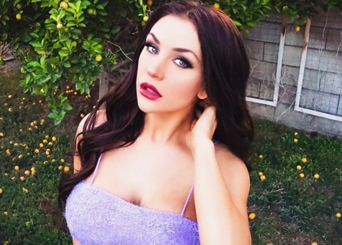 Courtney Stodden Flaunts Her Curves While Challenging Stereotypes