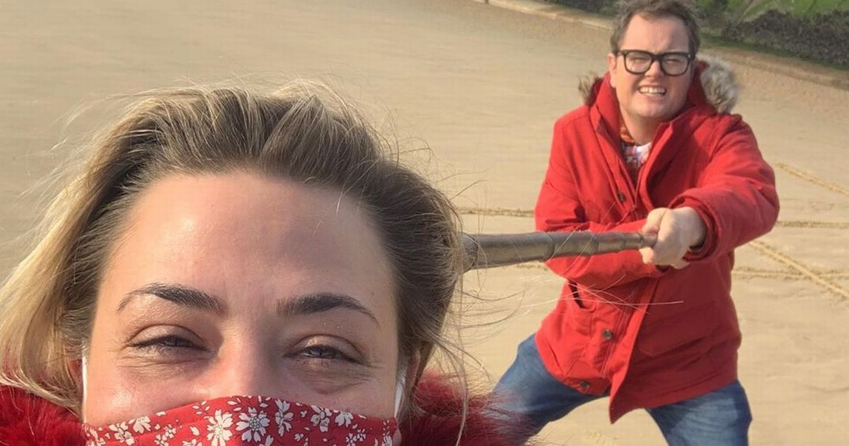 Lisa Armstrong puts on brave face as she frolics with Alan Carr at the beach