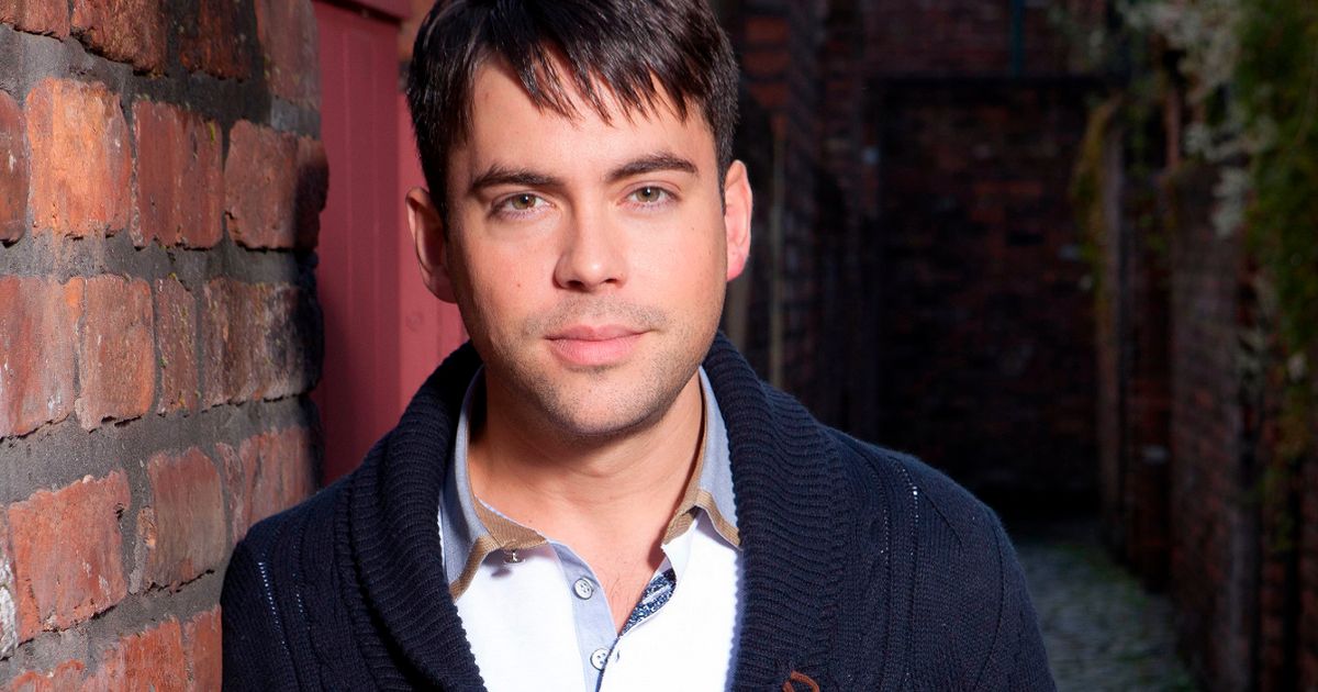 Disgraced Corrie actor Bruno Langley releases new single as actor replaces him