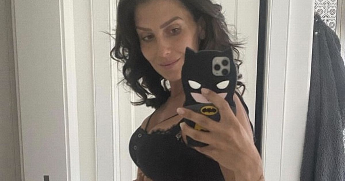 Hilaria Baldwin stuns fans with her tiny waist just 6 weeks after giving birth