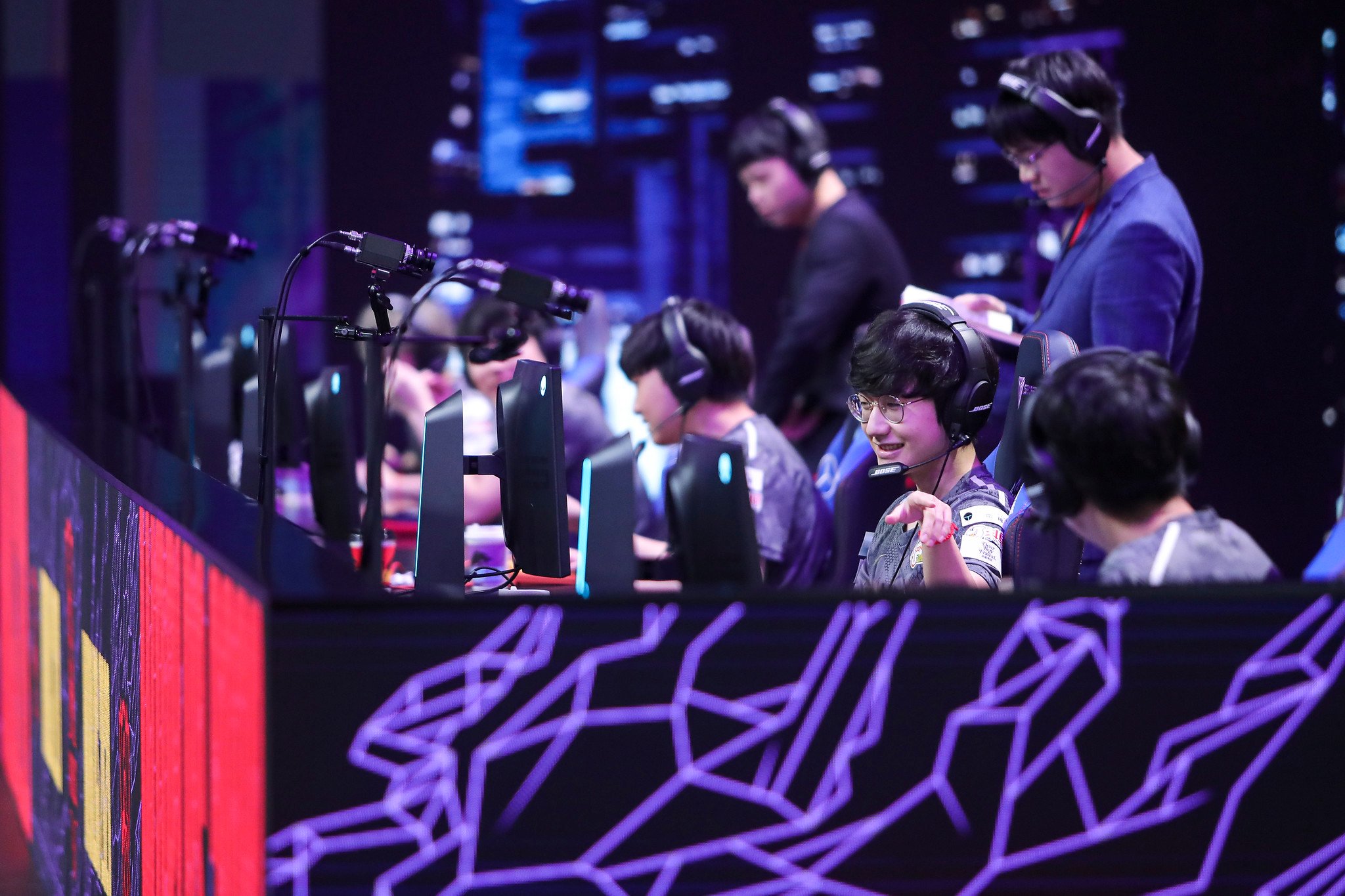 League Of Legends World Championship 2020 Play-In Stage Day Six: Legacy Esports Vs LGD Gaming