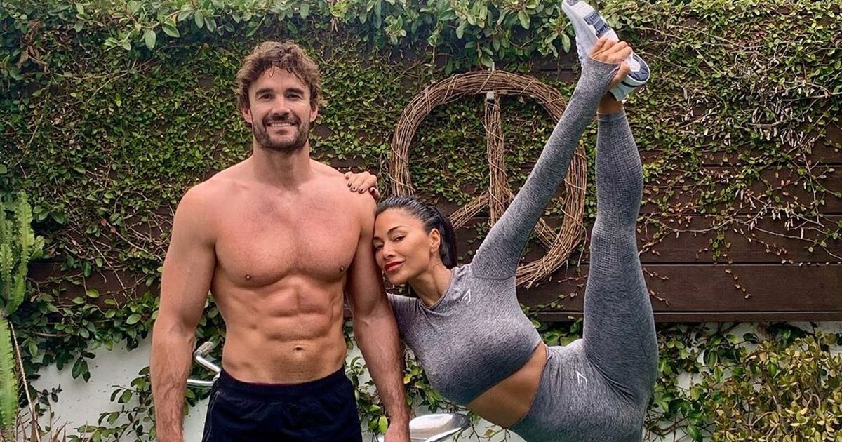 Nicole Scherzinger shows off incredible flexibility with standing splits