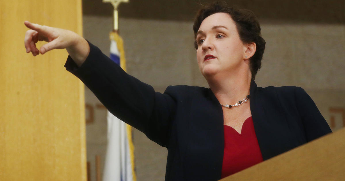 Rep. Katie Porter gives drug executive “whiteboard” treatment