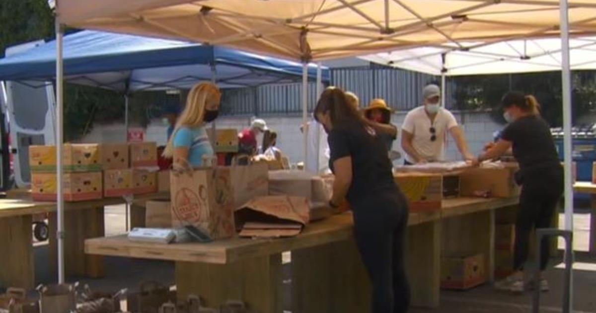 Young volunteers feed hundreds at drive-thru food drive