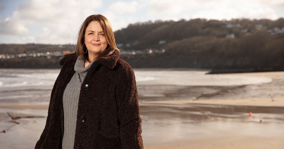 Ruth Jones tears up with emotion as she discovers granddad lobbied for NHS