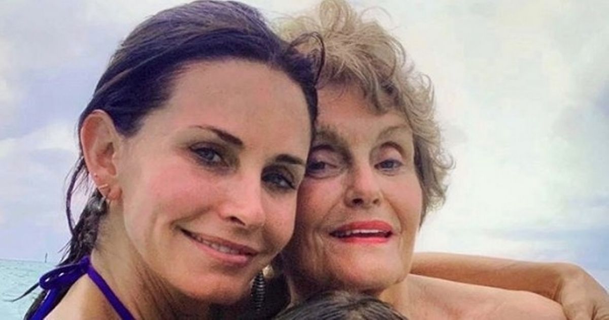 Courteney Cox shares treasured memory in selfie with lookalike daughter and mum