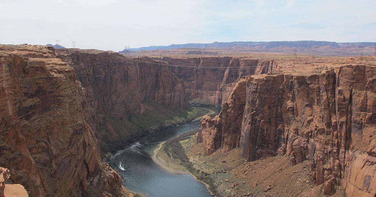 Man falls to his death while taking pictures on Arizona cliff