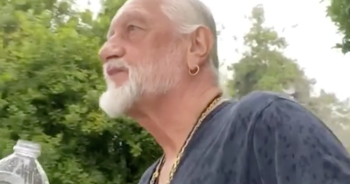 Mick Fleetwood recreates viral “Dreams” video on TikTok