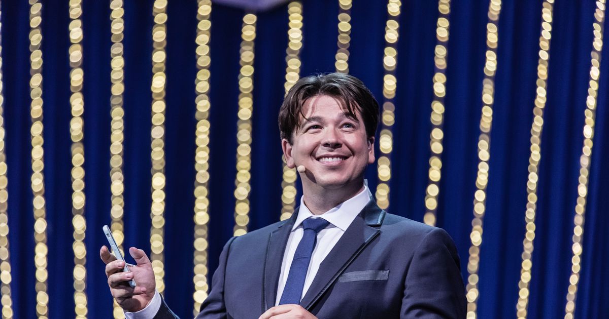 Michael McIntyre telling jokes to strangers because he’s desperate to perform