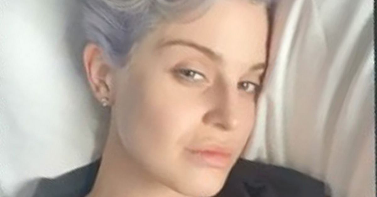 Kelly Osbourne shows off tiny frame in topless snap after losing six stone