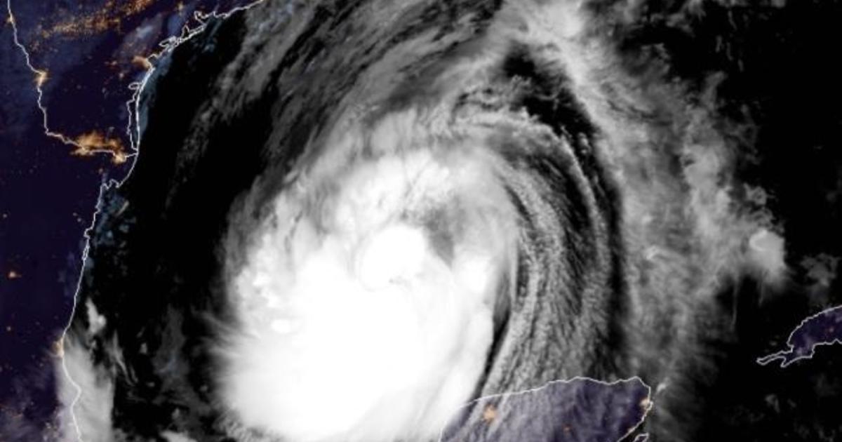 Hurricane Delta barrels toward Gulf Coast