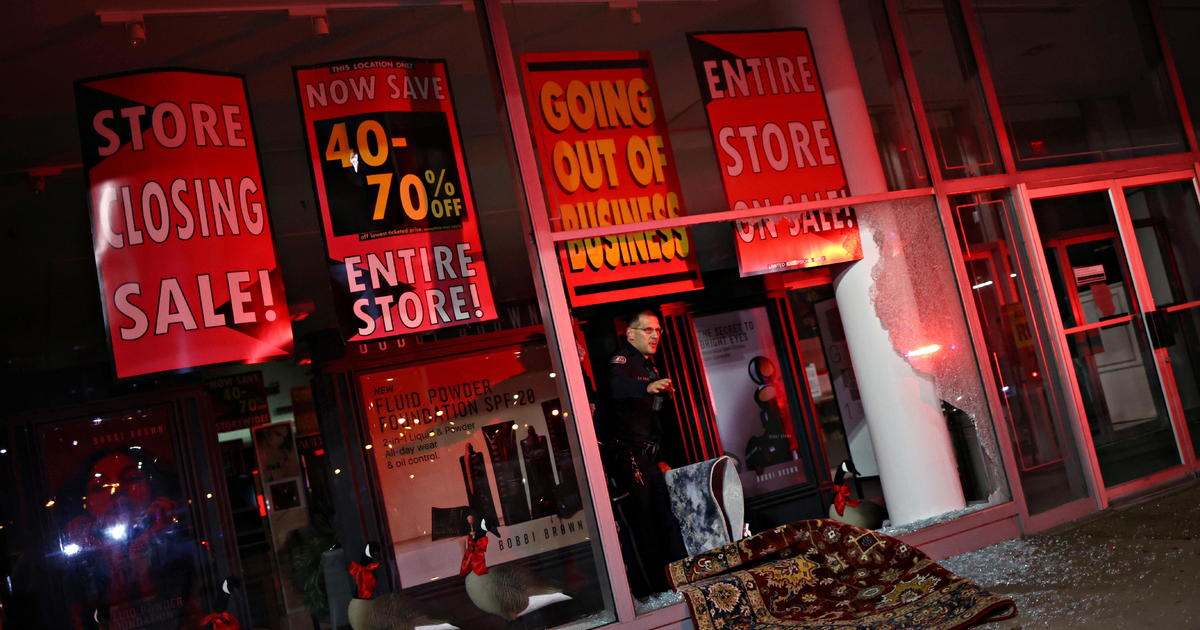 More looting hits Philadelphia despite curfew