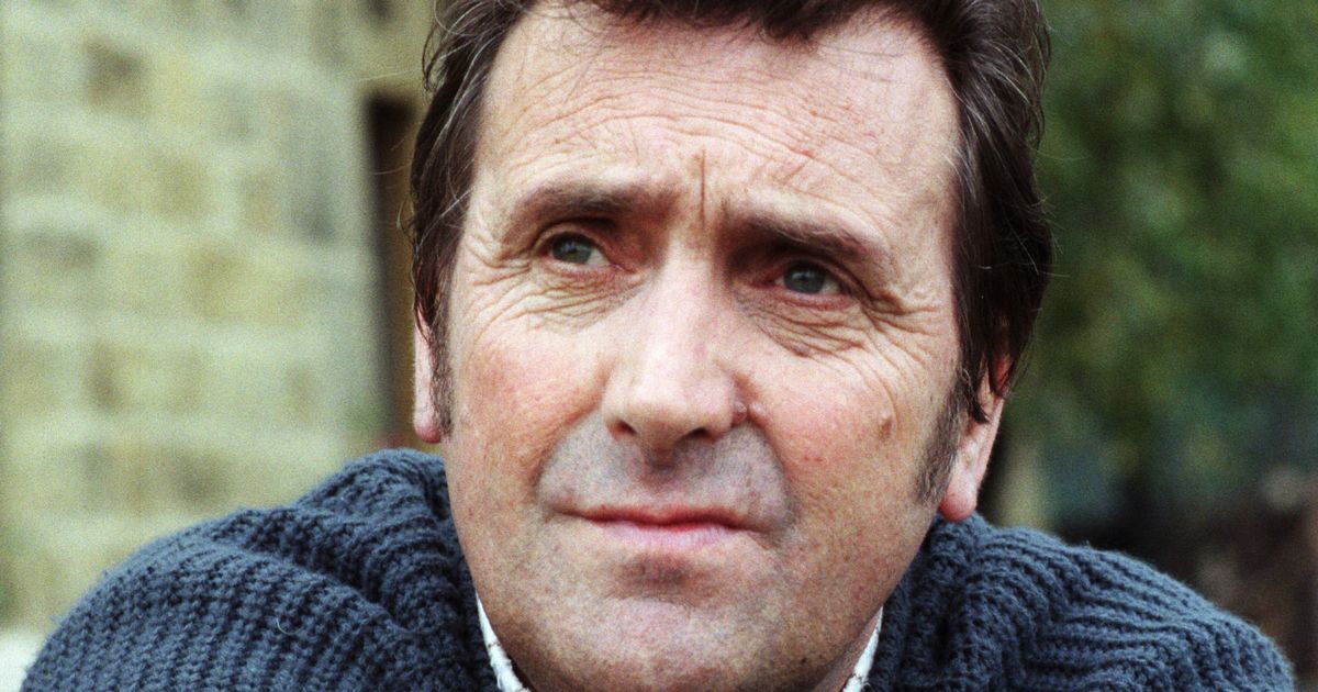 Emmerdale and Corrie’s Johnny Leeze dies aged 78 after positive coronavirus test