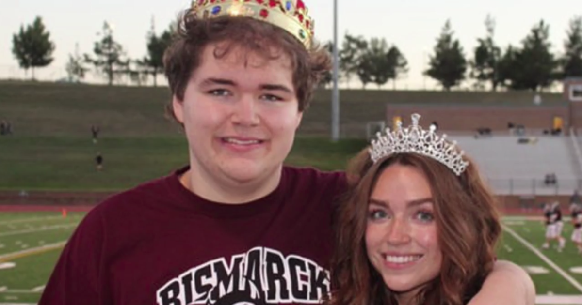 Fraternal twins crowned as homecoming king and queen