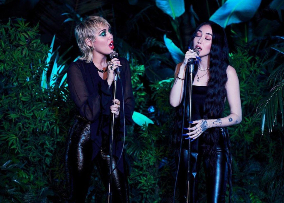 Miley Cyrus And Noah Cyrus Sing ‘I Got So High That I Saw Jesus’ And Now Fans Want A ‘Cyrus Sisters’ Album