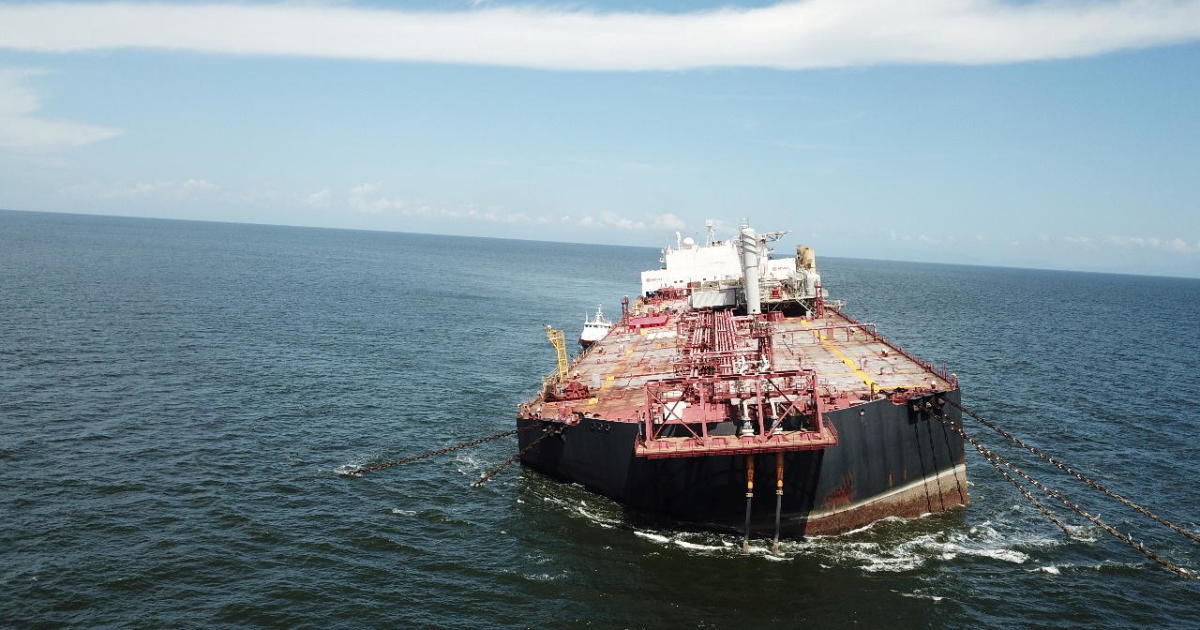 Tilting Venezuelan vessel could lead to catastrophic oil spill