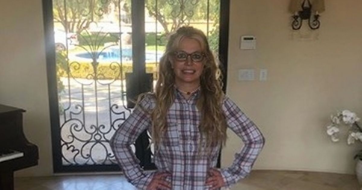 Britney Spears shows fans ‘what I really look like’ in glasses and baggy shirt