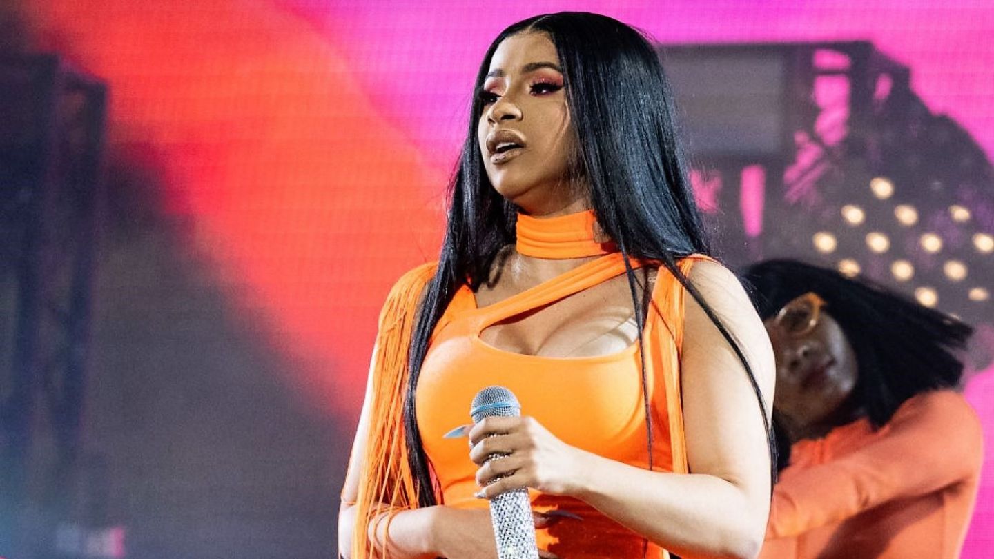 Cardi B On Leaking Her Own Private Pics: ‘Lord, Why Did You Make Me So Stupid?’