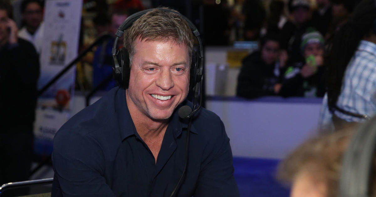 Troy Aikman says he supports military after appearing to mock flyovers