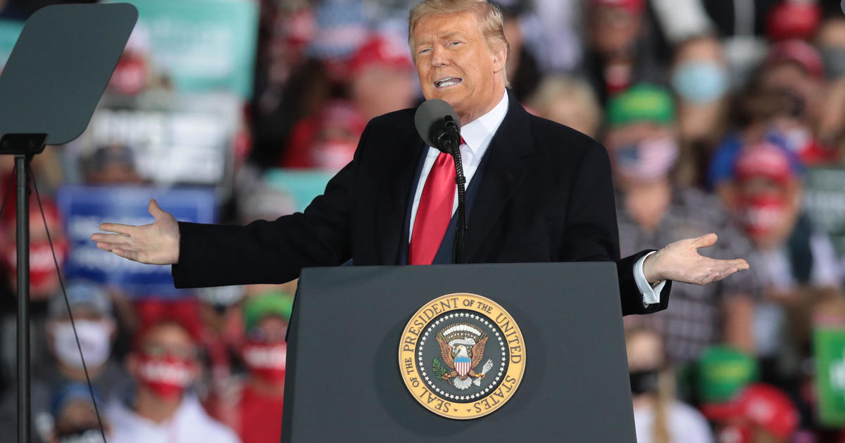 Trump rallies his base in Des Moines, Iowa