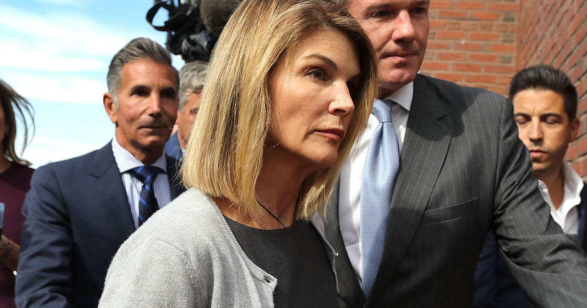 Lori Loughlin begins prison sentence in college admissions scandal