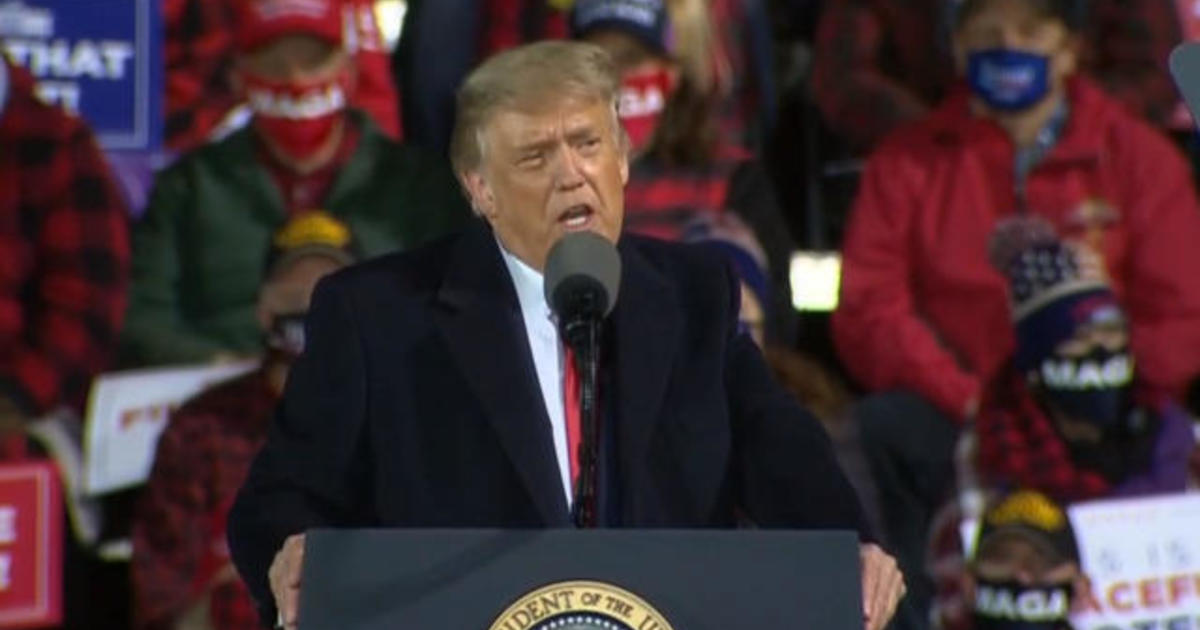 Trump ramps up race rhetoric and attacks refugees at Minnesota rally