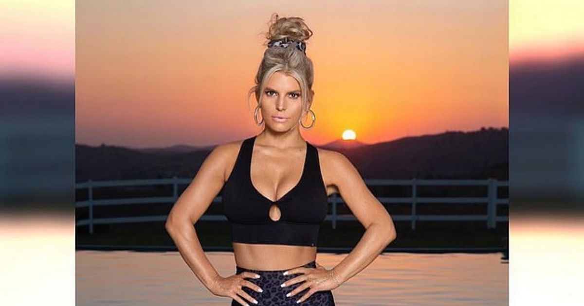 Jessica Simpson, 40, shows off 7 stone weight loss in sensational yoga snap