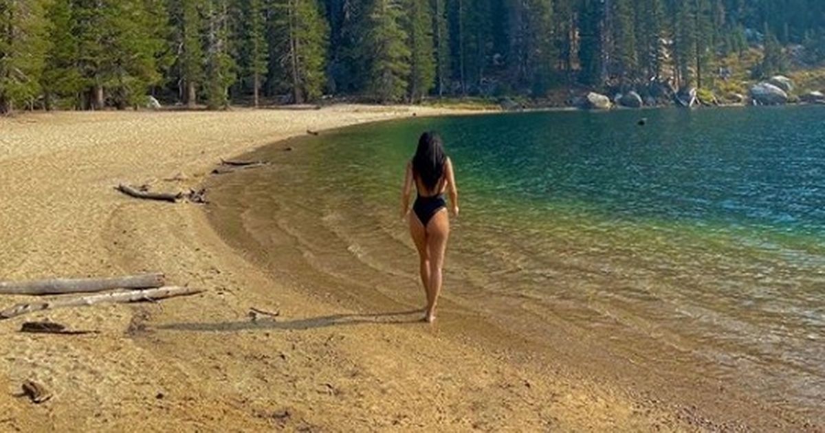 Nicole Scherzinger raises temperatures as she cheekily flashes bum in swimsuit