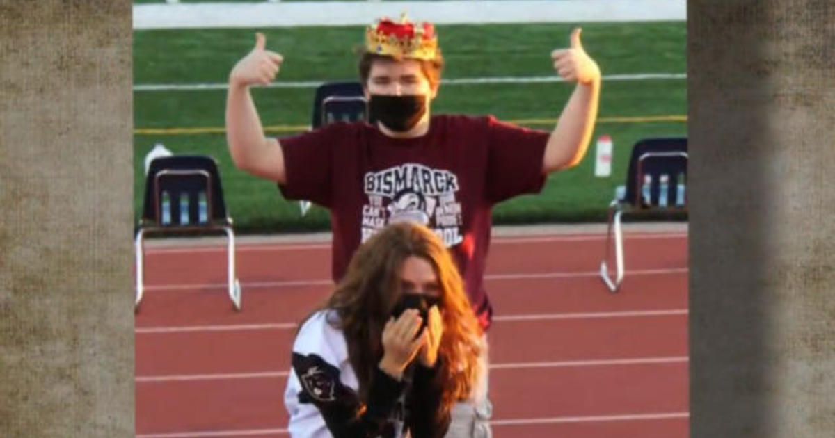 Twin brother and sister surprised with homecoming coronations