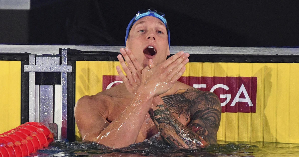 American swimmer breaks two world records in 40 minutes