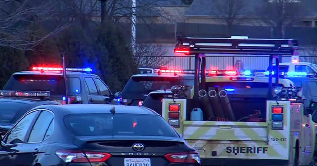 Wauwatosa police still searching for suspect involved in mall shooting