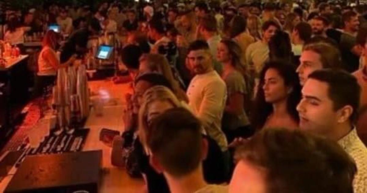 Florida bar shut down after hundreds pack in without masks