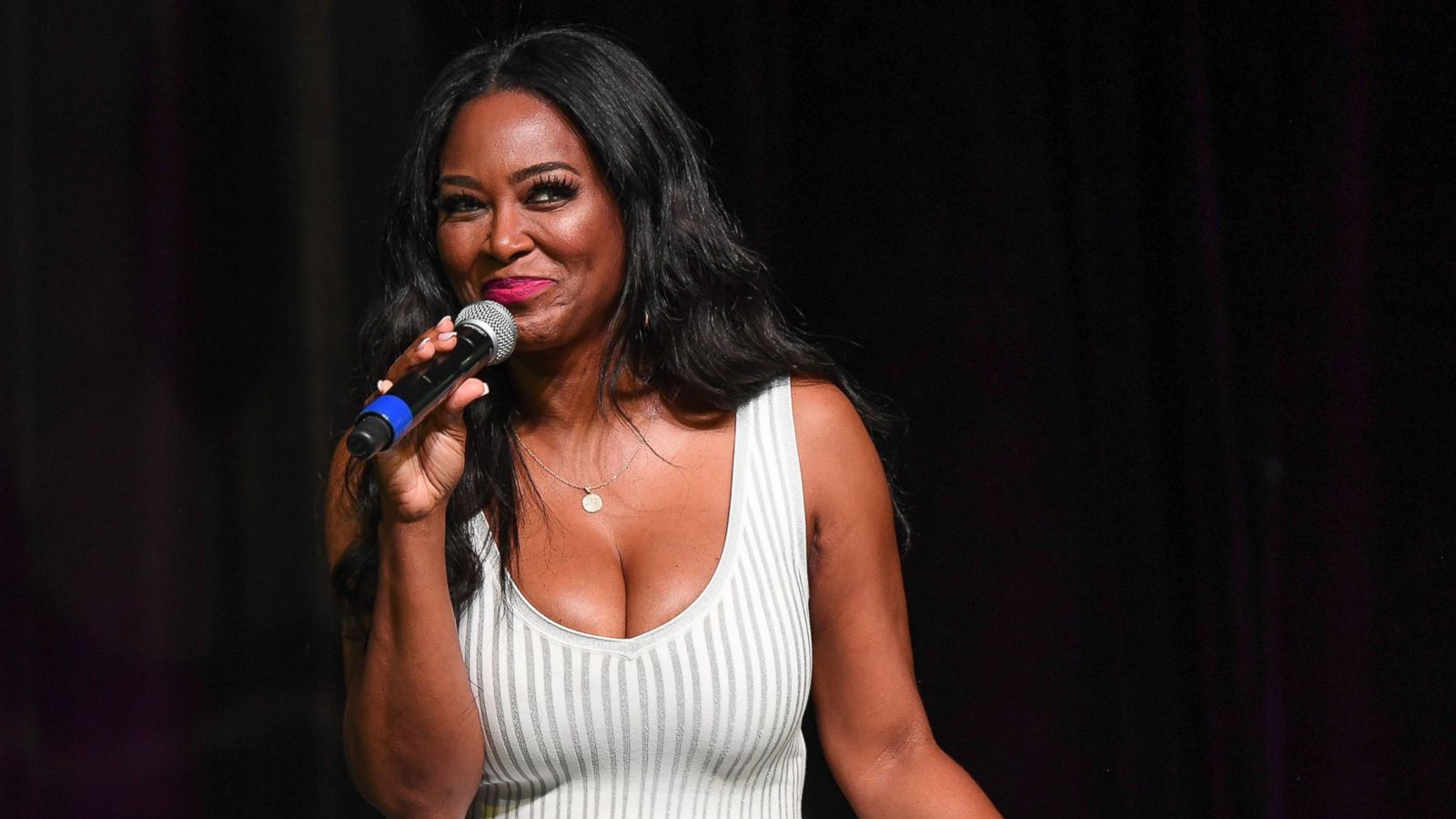 Kenya Moore’s Latest Photo Has Fans Praising Her Natural Beauty