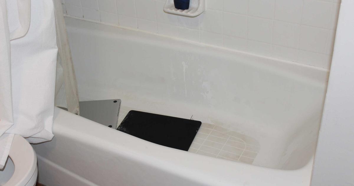 Why was the laptop in the tub? Odd clue in polarizing murder case