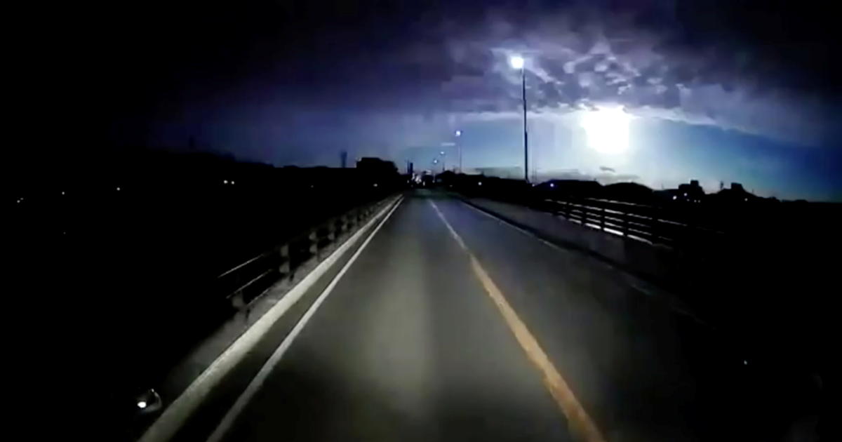 Video shows meteor “as bright as the full moon” in Japan